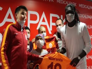 Galatasaray'lı Gomis'ten Lösemili Çocuklara Sürpriz