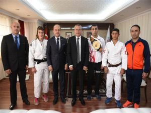 Vali Deniz Batmanlı Milli Sporcuları kabul etti