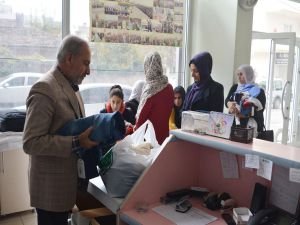 Batman Umut Kervanı'ndan yüzlerce aileye giyim ve gıda yardımı