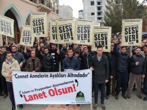 "Peygamber düşmanı gazeteyi boykot etmeliyiz"