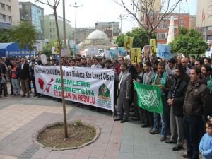 Adana'da Özgür Gündem'e lanet yağmuru