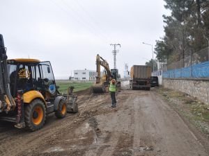 Bombalı saldırılar nedeniyle trafiğe kapalı olan yol açılıyor