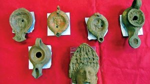 Çöken toprağın altında 'pembe mezar odası' bulundu