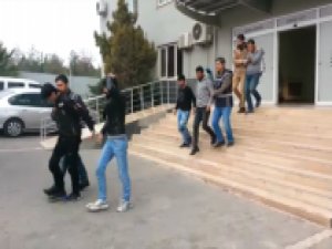 Bir iş yerini soyan 5 kişi tutuklandı