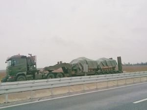 Sınıra askeri sevkiyat sürüyor