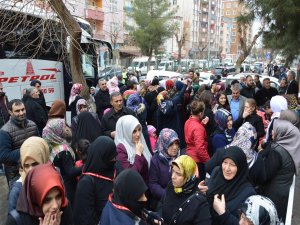 Hafızlığı başarıyla bitiren kız öğrenciler umreye gönderildi