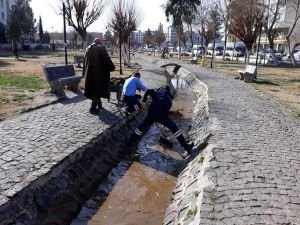 Parkın bakımsızlığıyla ilgili yapılan haber belediyeyi harekete geçirdi