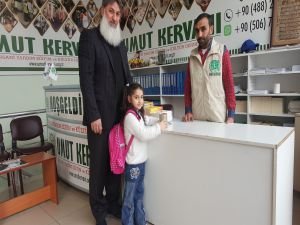 Minik  Hatice  Ebrar’dan örnek davranış!