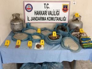 Hakkâri'de çok miktarda patlayıcı ele geçirildi