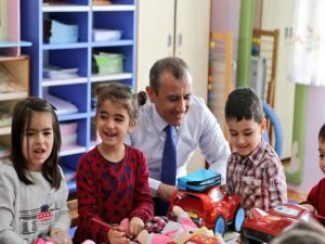 Tunceli Valisi Sonel okul ziyaretlerine devam ediyor.