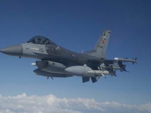 ABD'de F-16 uçağı düştü