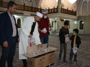 Regaip Kandili dolayısıyla, belediye kandil simidi dağıttı