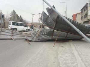 Van’da şiddetli rüzgâr ve fırtına