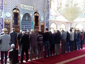 Nusaybin'de cuma namazı kılındı