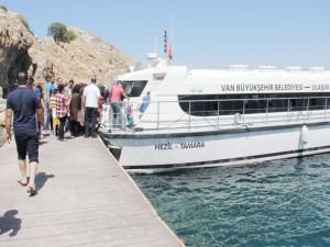 Van'da Deniz Otobüsleri Seferlerine Başlıyor