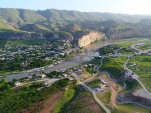 “Hasankeyf’te tarihi eserlerin taşınması işlemleri hızla sürüyor”