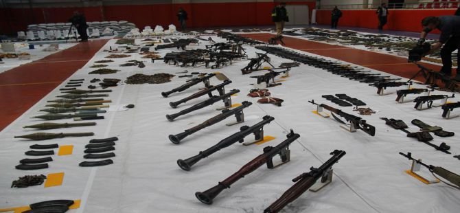 Diyarbakır’da dev PKK cephaneliği!