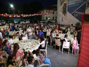 Deniz Feneri Derneği'nden Dünya da ve Türkiye'de Yetimlere İftar