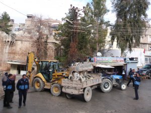 Tarihi Urfa Kapı’nın çevresindeki barakalar yıkılıyor