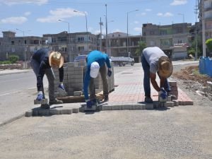 Batman'da 5 mahallede parke serim çalışmasına başladı