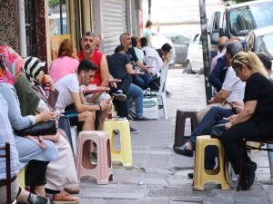 İstanbul'da öğrenci ve velilerin YKS ikinci oturumu heyecanı