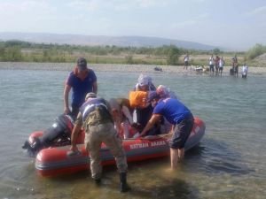 Suda mahsur kalan 10 kişi kurtarıldı