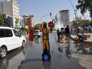 Belediyeden trafik yönlendirme robotu