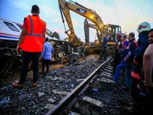 Tren kazasıyla ilgili gözaltına alınan makinistler serbest bırakıldı