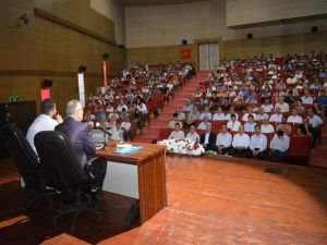 “Yürüyeceksin Millet Yürüyecek Ardından” konulu konferans