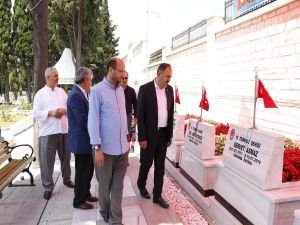 HÜDA PAR’dan 15 Temmuz şehitliğine ziyaret