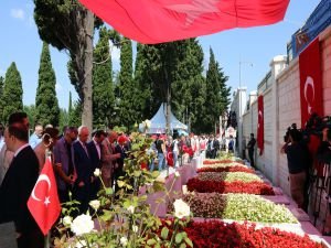 15 Temmuz şehitleri kabirleri başında anıldı