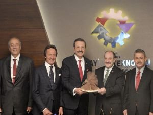 Hisarcıklıoğlu: "2019 sonunda prototipimizi milletimizin beğenisine sunacağız"