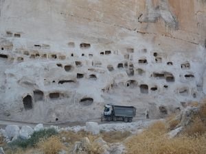 ​Asırlar öncesine ait yüzün üzerinde mağara bulundu