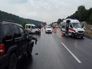 Kayganlaşan yolda zincirleme kaza