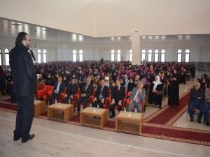 Senai Demirci, Batman’da ‘Namaz’ konulu konferans verdi