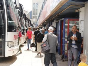 Otogarlarda bayram yoğunluğu başladı