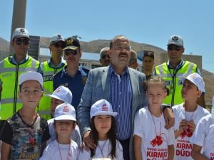 "Anne ve babalar üzerinde en güzel uyarı çocuklar üzerinden yapılanıdır"