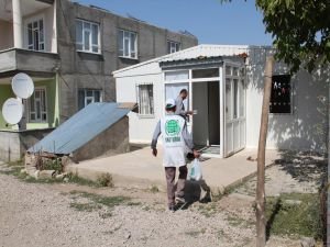 Umut Kervanı yüzlerce aileye kurban eti ulaştırdı