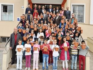 Batman Petrol Ofisi İlkokulu’nda ‘Yeşeren Kalemler’ toprakla buluştu