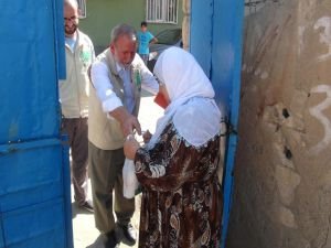 Yüzlerce aileye kurban eti ulaştırıldı