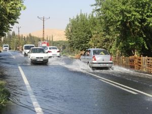 İçme suyu şebekesi patladı