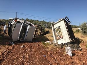 Tarım işçilerini taşıyan araç kaza yaptı