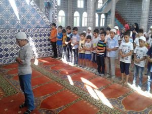 Ergani’de çocuklara namaz eğitimi verildi