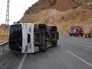 Batman'da polis aracı devrildi: 6 yaralı