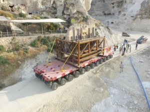 Hasankeyf’te 1400 yıllık tarihin ilk parçası taşındı