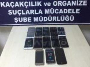 Van’da gümrük kaçağı cep telefonu ele geçirildi