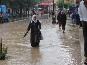 Mardin’de aşırı yağış sele dönüştü