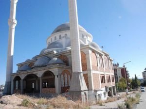 Adıyaman'da tamamlanamayan cami yardım bekliyor