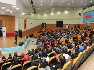 Batman'da “Sağlıkta İletişimsizlik ve Şiddet” konulu konferans düzenlendi