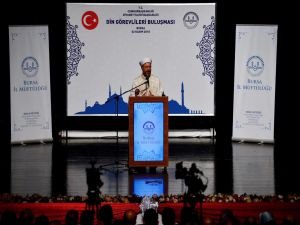 Erbaş: Gençlerimize rol model olmalıyız